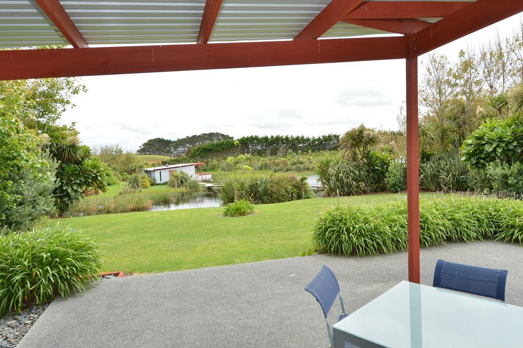 The Lakes - Kai Iwi Lakes Exclusive Retreat Kaihu Exterior photo